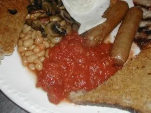 Cooked breakfast with sausages, beans, tomatoes, mushrooms and toast